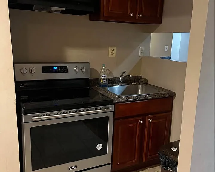 1305 Kingsbury Dr — Photo 1
