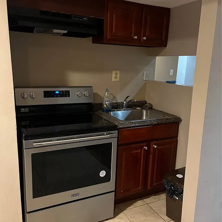 1305 Kingsbury Dr