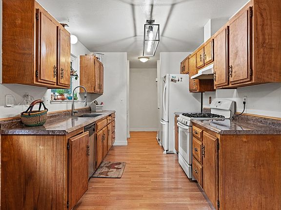 2nd image of 2056 Primrose Drive