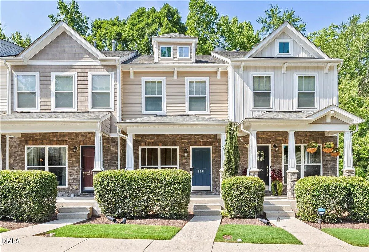 3 bed, 3.5 bath, $2,100 — Photo 1