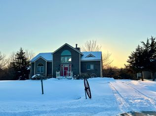 8 Bluffwood Trl, Galena, IL 61036