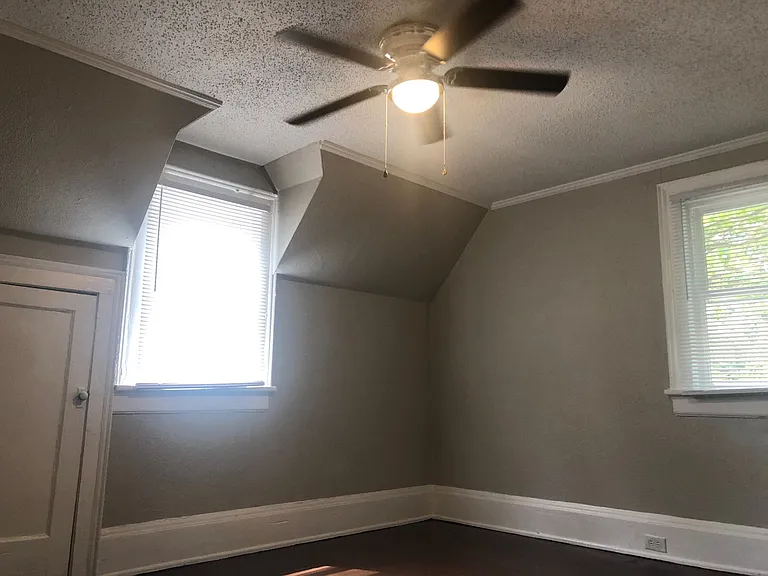 701 S South St — Photo 16