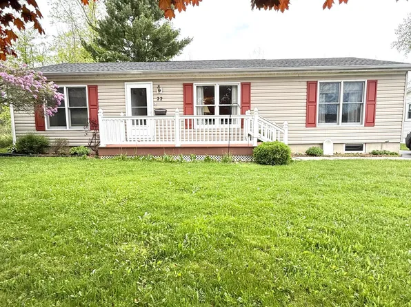 22 Beechwood Dr, Rouses Pt, NY 12979