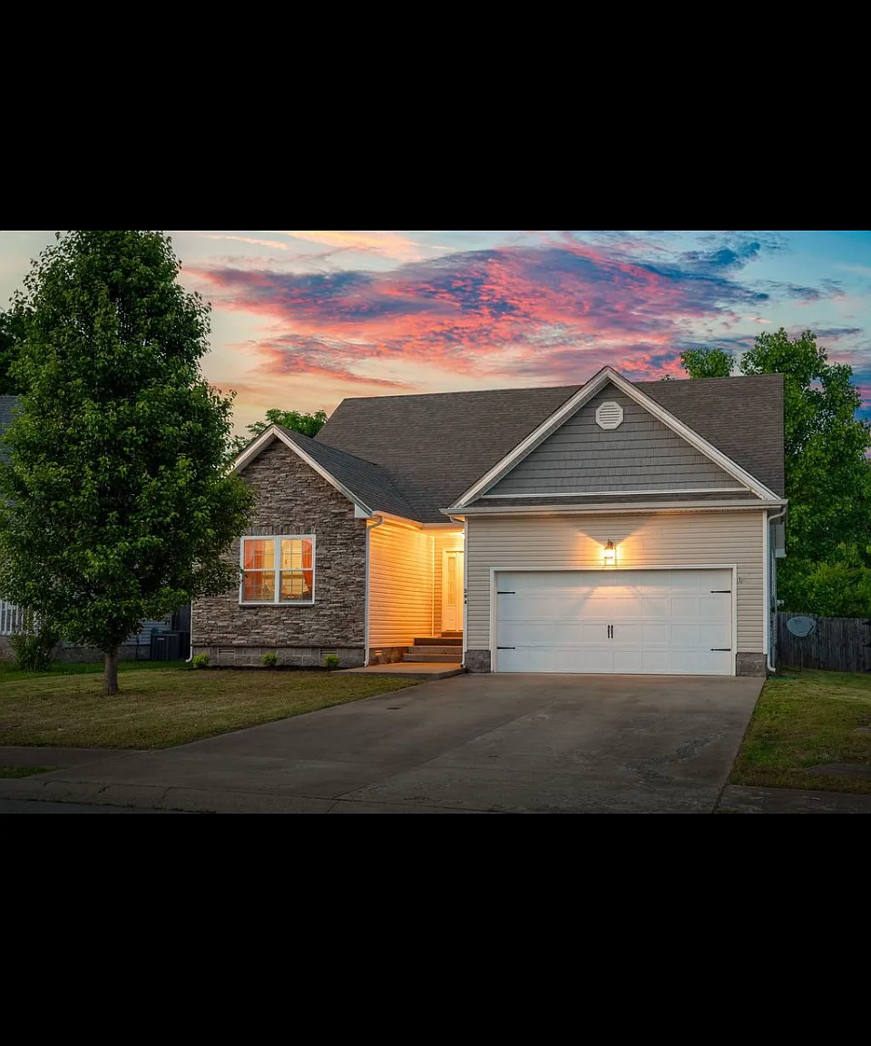 3 bed, 1347 sqft, $1,800 — Photo 1