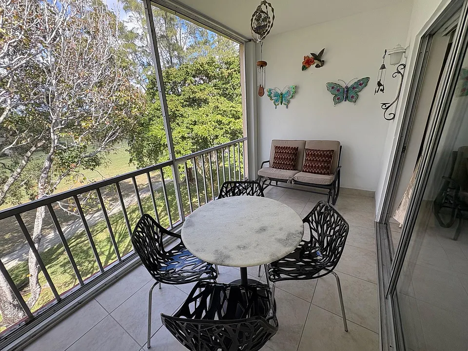 1055 Country Club Dr #404
