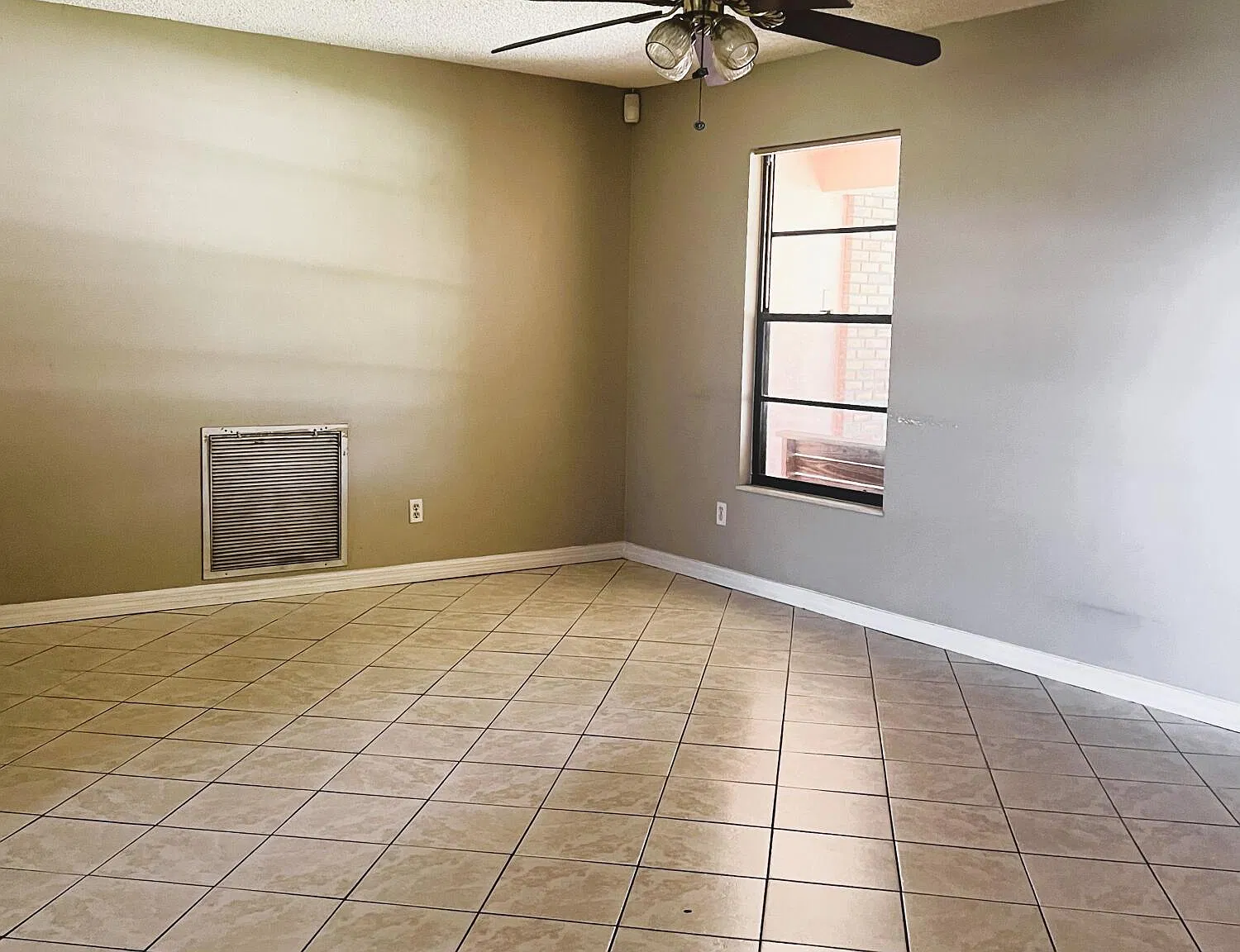 3 bed, 2.5 bath, 1422 sqft, $2,300 — Photo 2