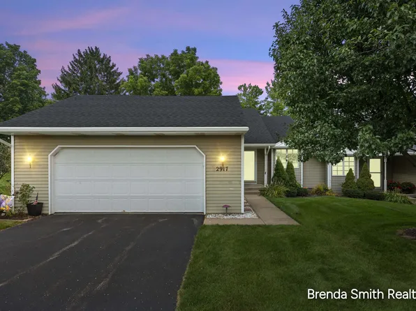 2917 Parkside Dr, Jenison, MI 49428