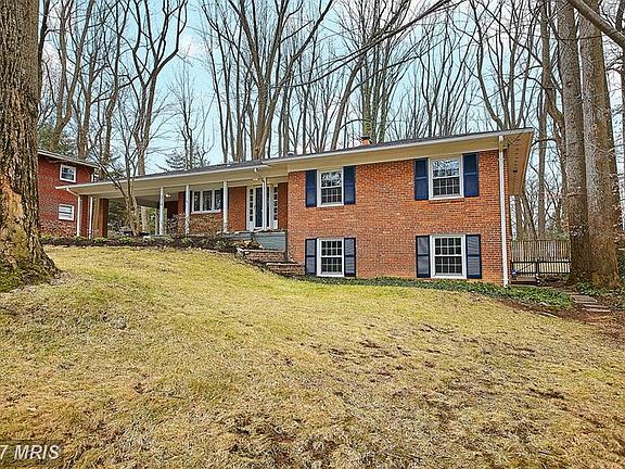 2nd image of 3718 Woodland Cir