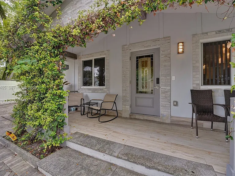 4541 SW 26th Ter — Photo 6