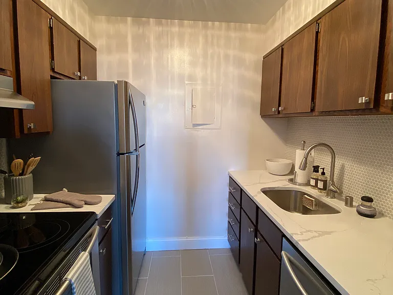 1634 Shakespeare St #2 — Photo 3