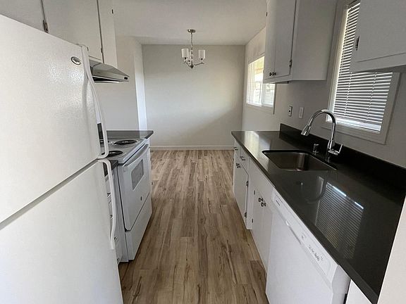 5th image of 122 Barneson Ave #4