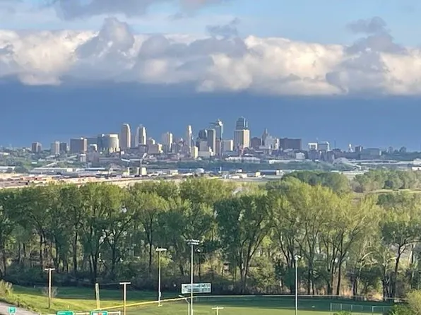 3800 N Mulberry Dr Unit 403, Kansas City, MO 64116