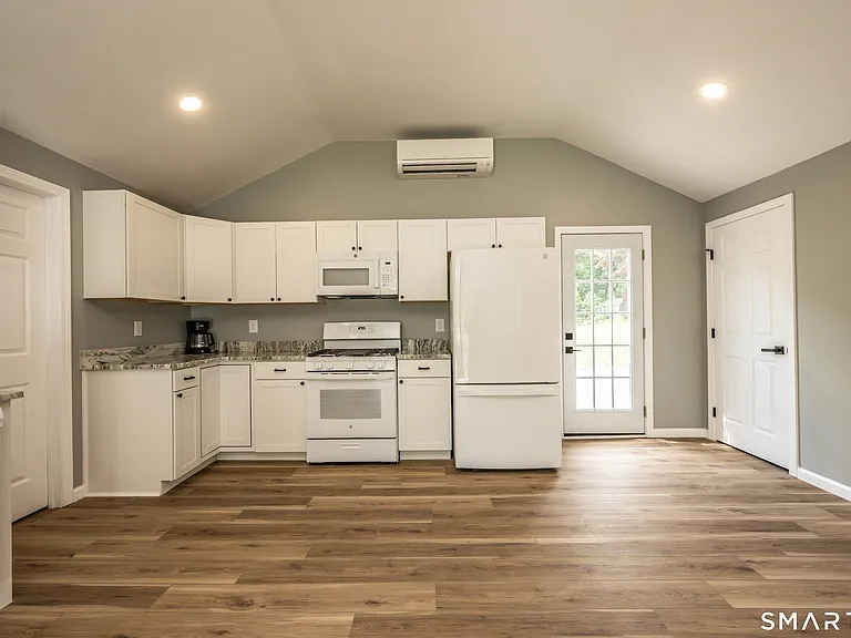 115 Shore Dr — Photo 5