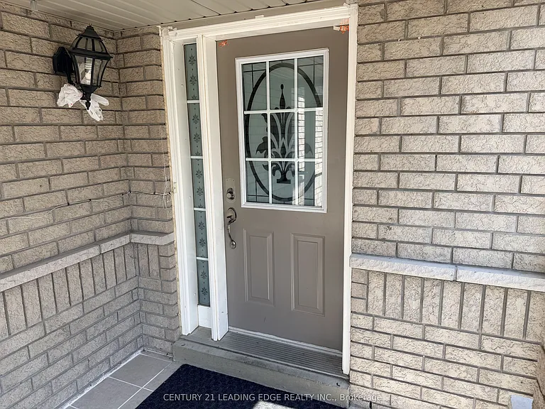 1553 Avonmore Sq — Photo 4