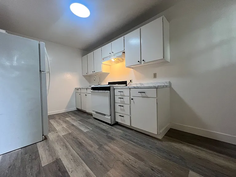 150-172 S Underhill Dr — Photo 4