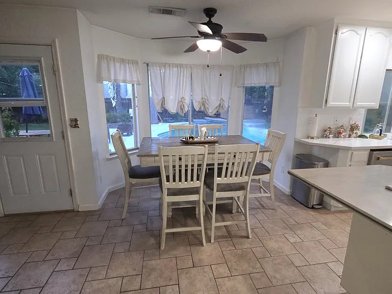 870 Kathy Ct — Photo 6