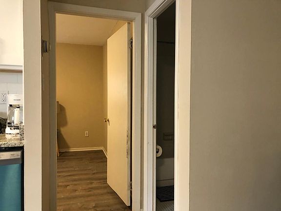 5th image of 1214 Waverly Walk #203A