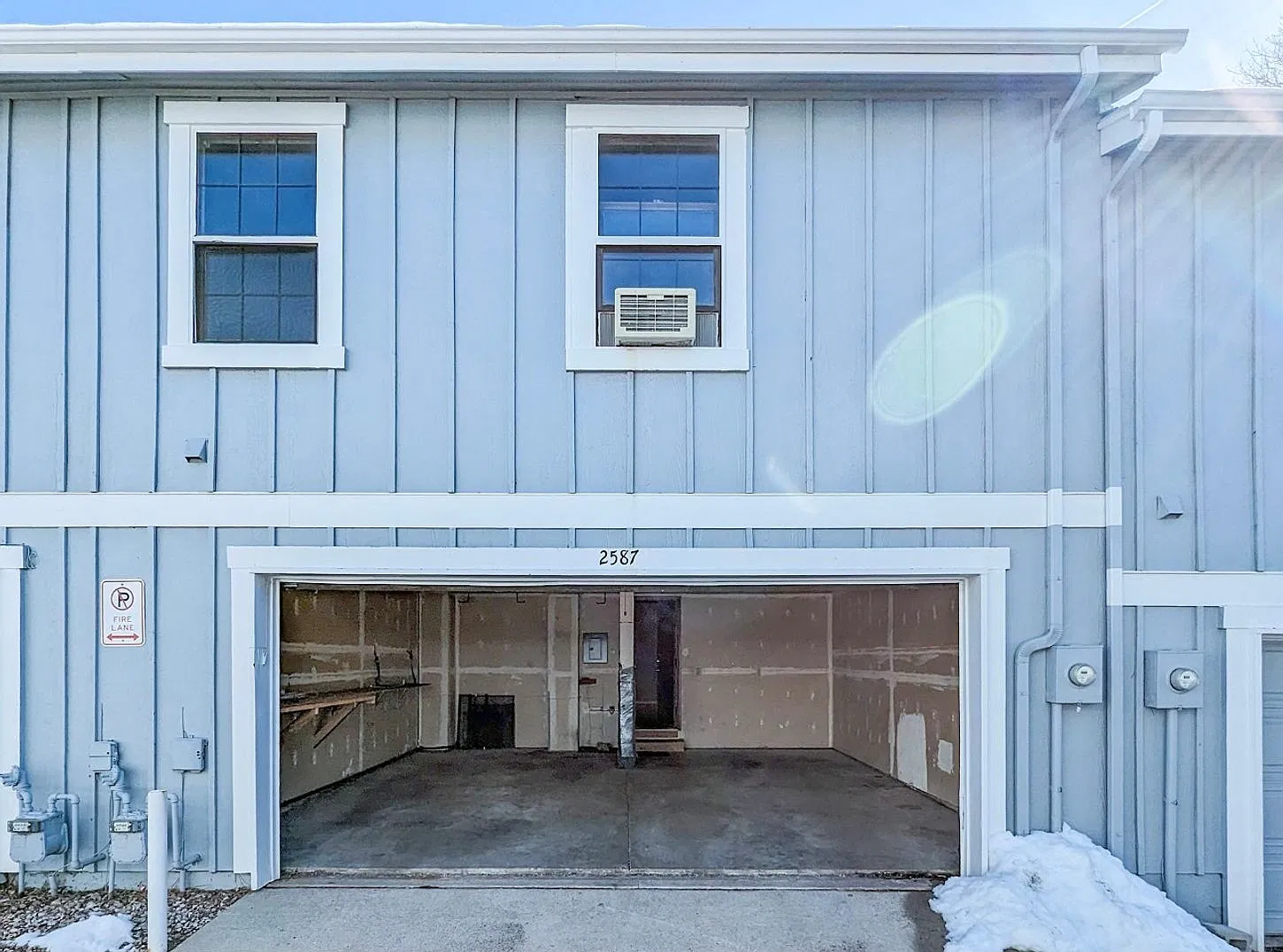 Two Story 3 bedroom +Loft townhome with a pool — Photo 4
