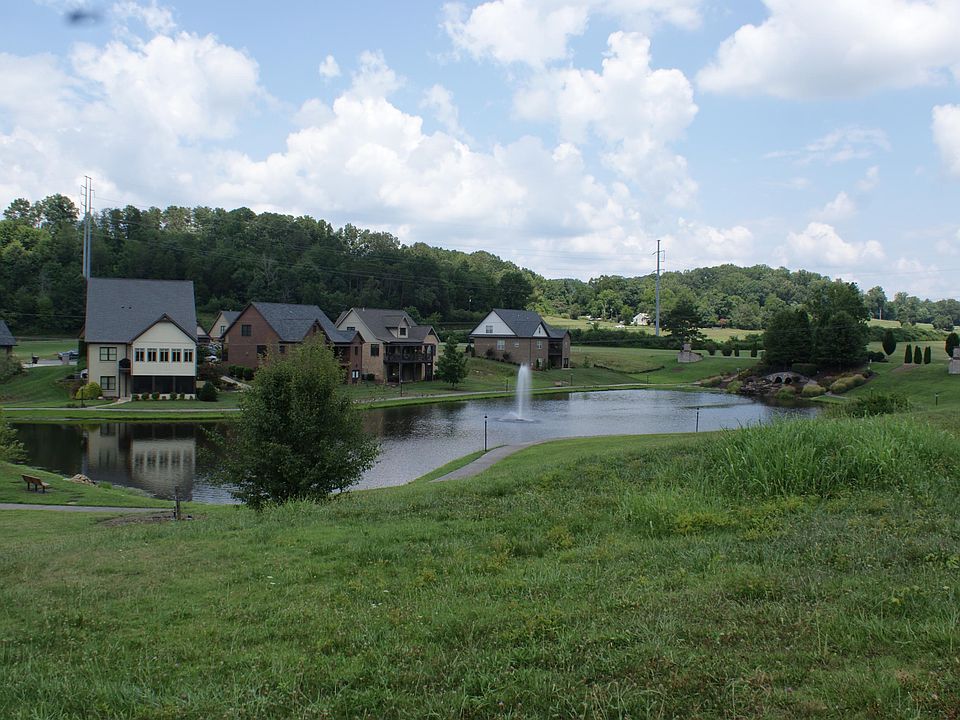 1st image of 460 Turnberry Cir
