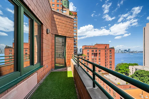 Rented by SERHANT. | media 4