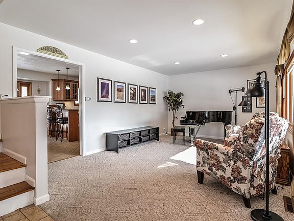5th image of 411 Pine Brae St