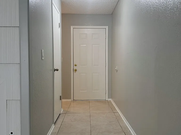 3221 Denver Ave — Photo 2