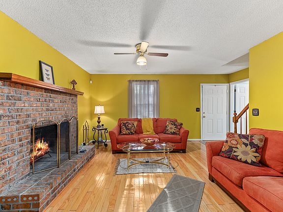 3rd image of 855 Springwood Cir