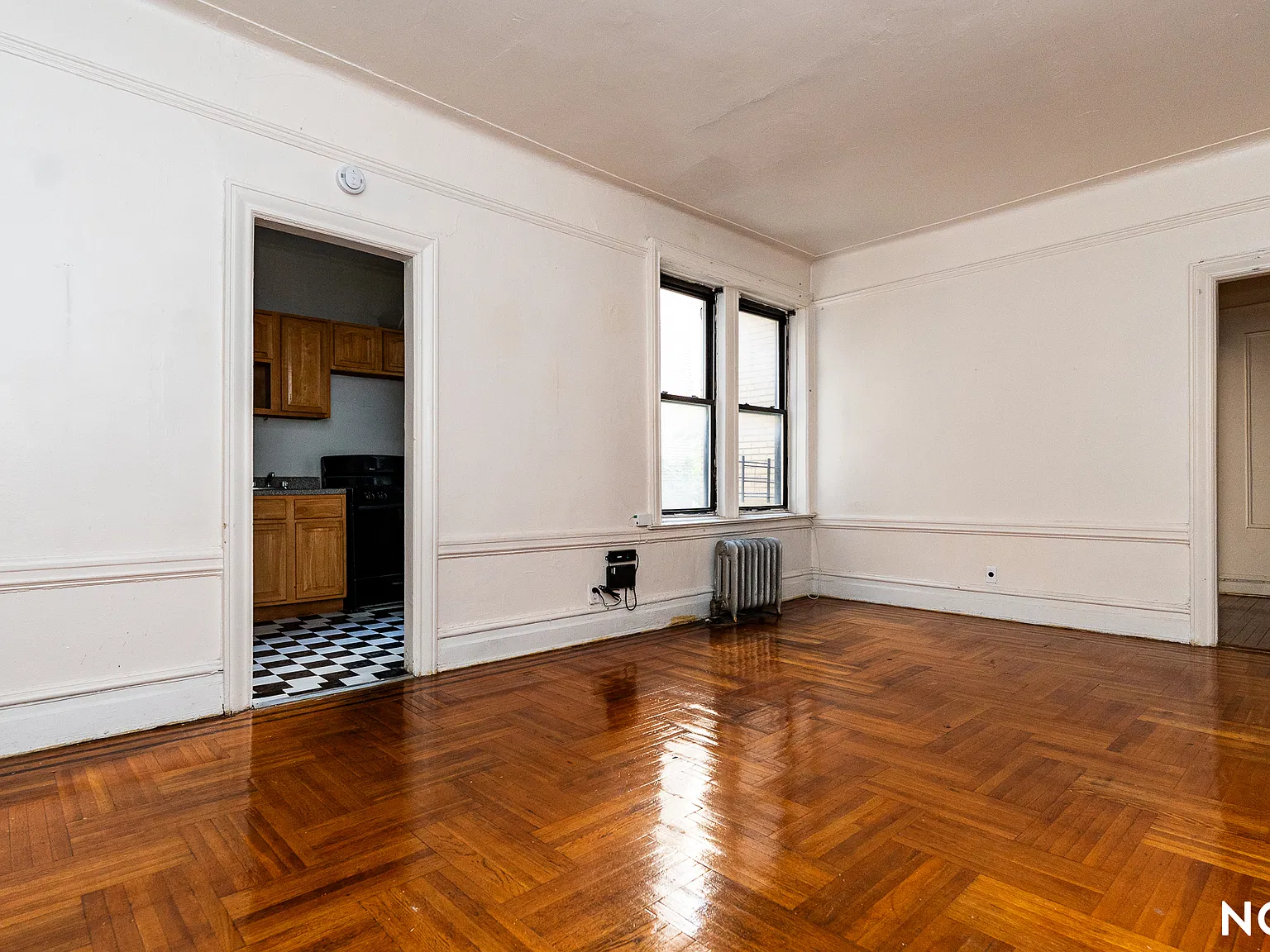 11 Maple Street — Photo 1