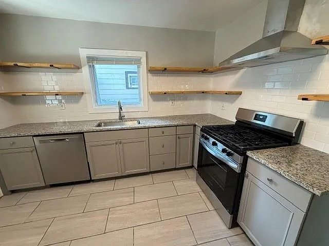 4 bed, 1.5 bath, 1446 sqft, $2,350 — Photo 4