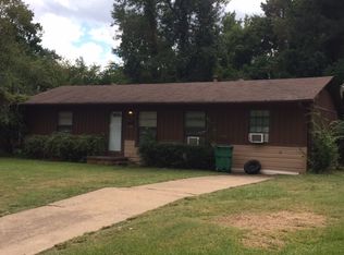 608 Colonial Dr, Henderson, TX 75652