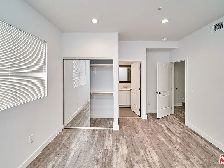 601 1/2 W 41st Pl — Photo 22