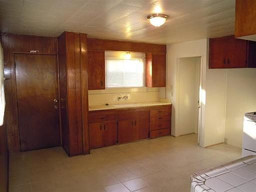 2nd image of 1037 Obispo Ave