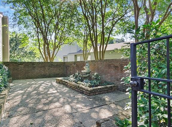 5th image of 587 Beau Chene Dr #587