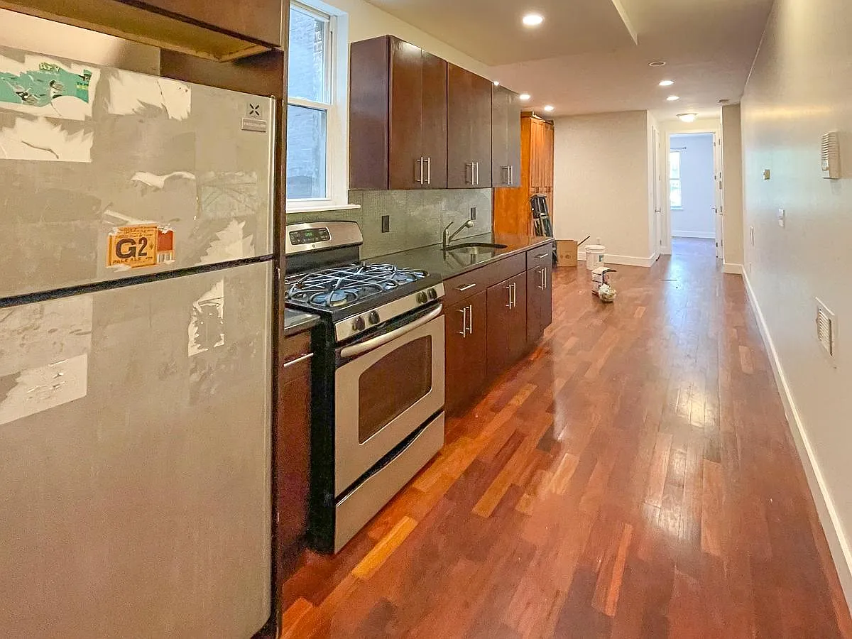 1327 Halsey Street — Photo 2