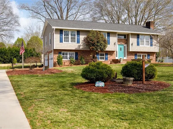 3071 Forest Line Dr, Clemmons, NC 27012