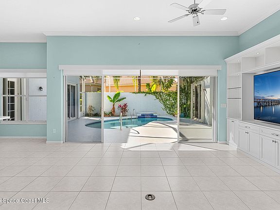 5th image of 941 Island Club Sq