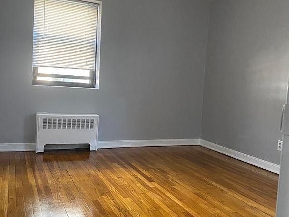 3rd image of 165 Vroom St APT 2