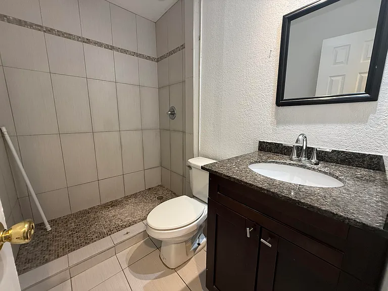 37 SW 14th St #17 — Photo 15