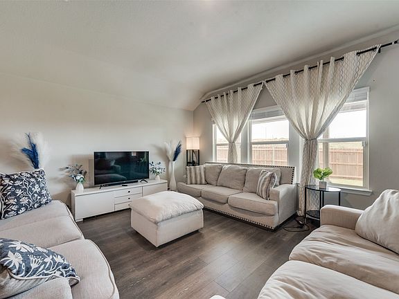 4th image of 16545 Springs Rd