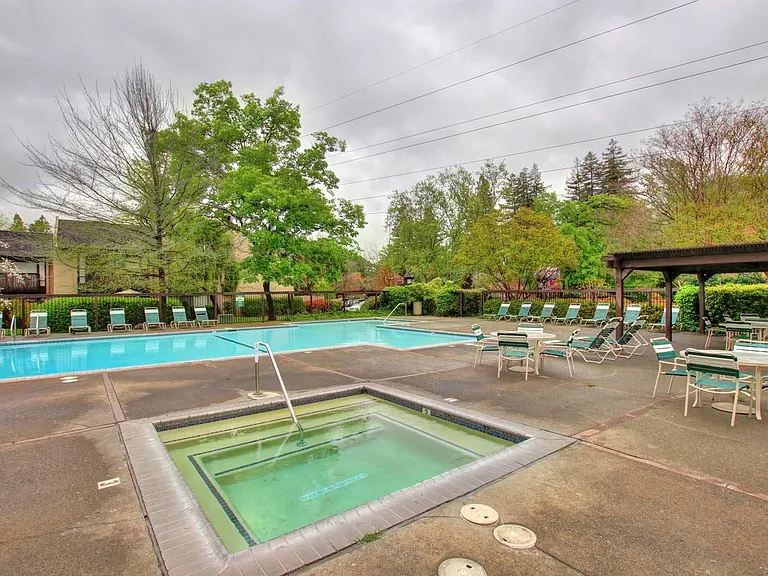 877 Woodside Ln E #9 — Photo 21