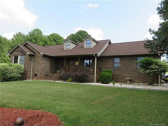 4th image of 2454 Chandler Dr