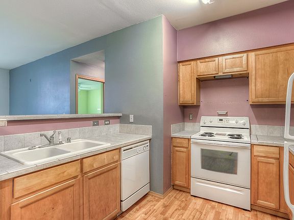 4th image of 10003 186th St E Unit 125