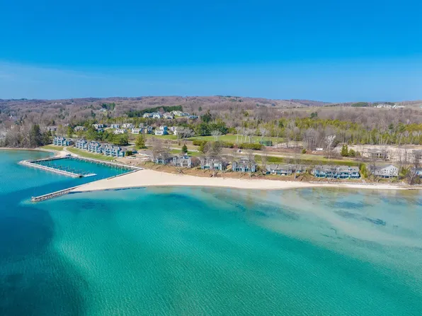 758 N Waypoint Cir, Suttons Bay, MI 49682