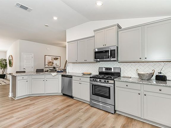 5th image of 13910 Seneca Lake Dr