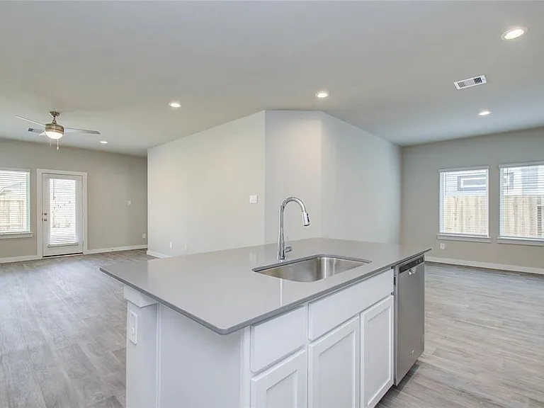 2918 Stamford Hill Ln — Photo 3