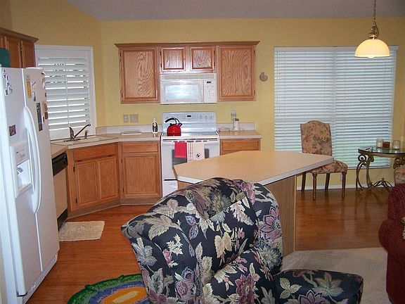 4th image of 2501 Woodhaven Dr