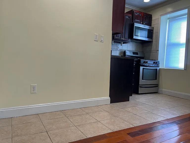 30 Beacon Ave — Photo 10
