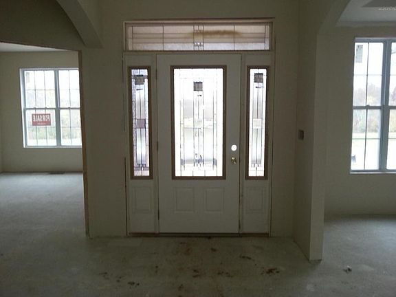 Foyer with great natrual Light