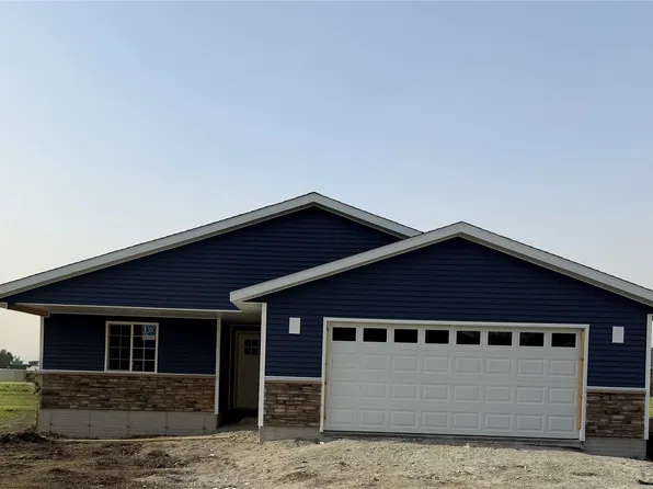 913 W 13th St, Vinton, IA 52349