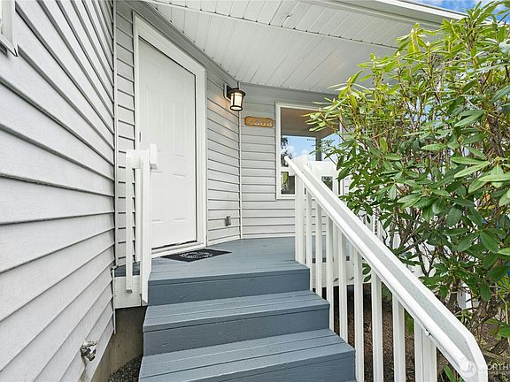 3rd image of 4808 25th Avenue SW